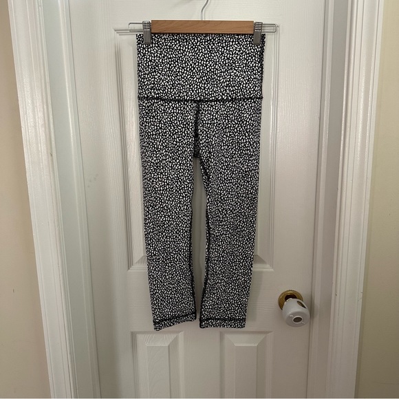 Lululemon Wunder Under Crop (Hi-Rise) Miss Mosaic Black size 4 - Picture 2 of 15